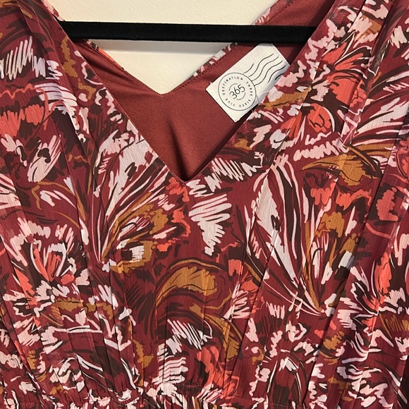 Elegant Floral V-Neck Dress - Picture 3 of 4